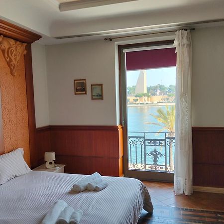 Verso Oriente Brindisi Luaran gambar
