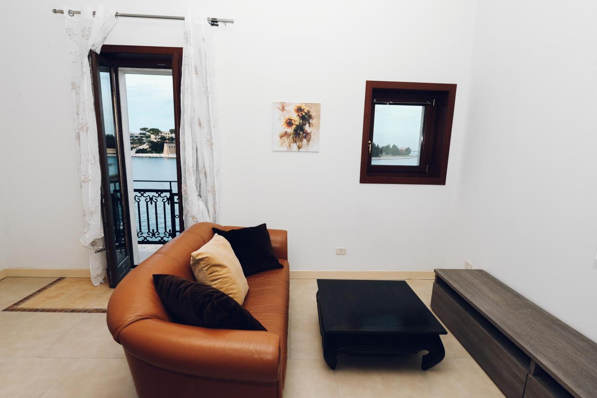 Verso Oriente Brindisi Luaran gambar