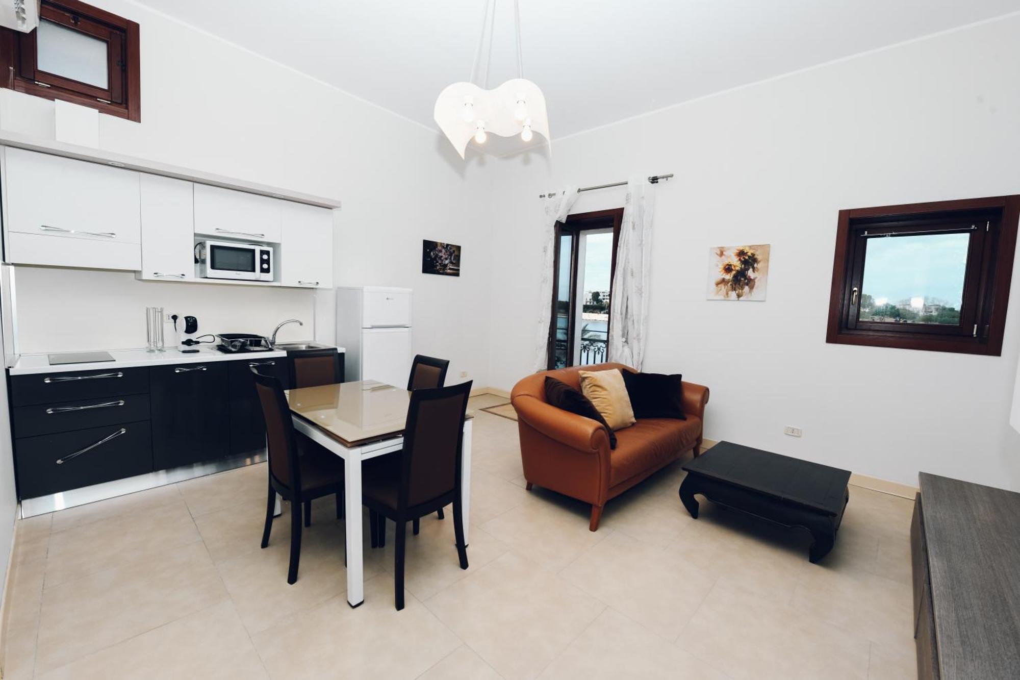 Verso Oriente Brindisi Luaran gambar