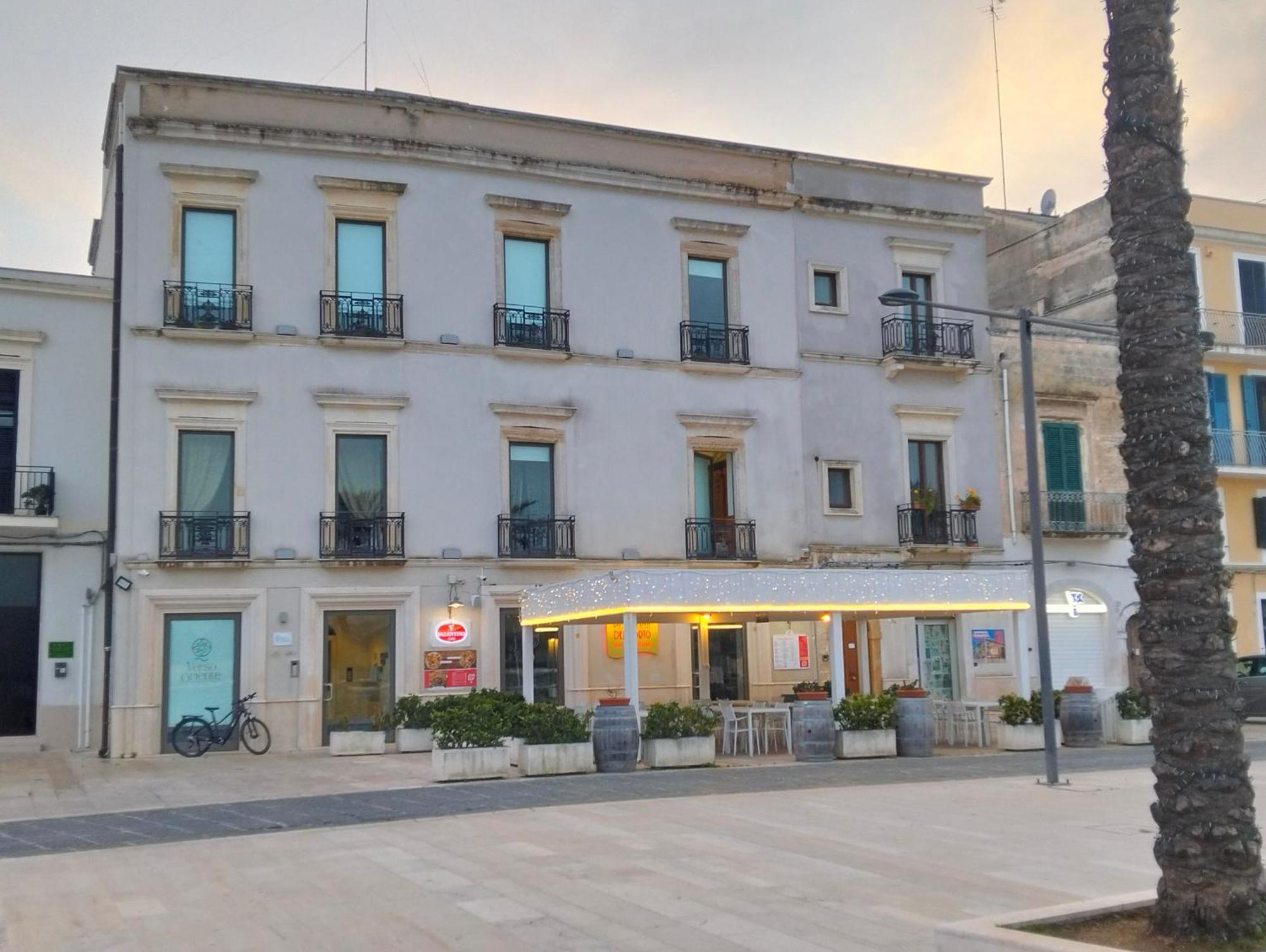 Verso Oriente Brindisi Luaran gambar