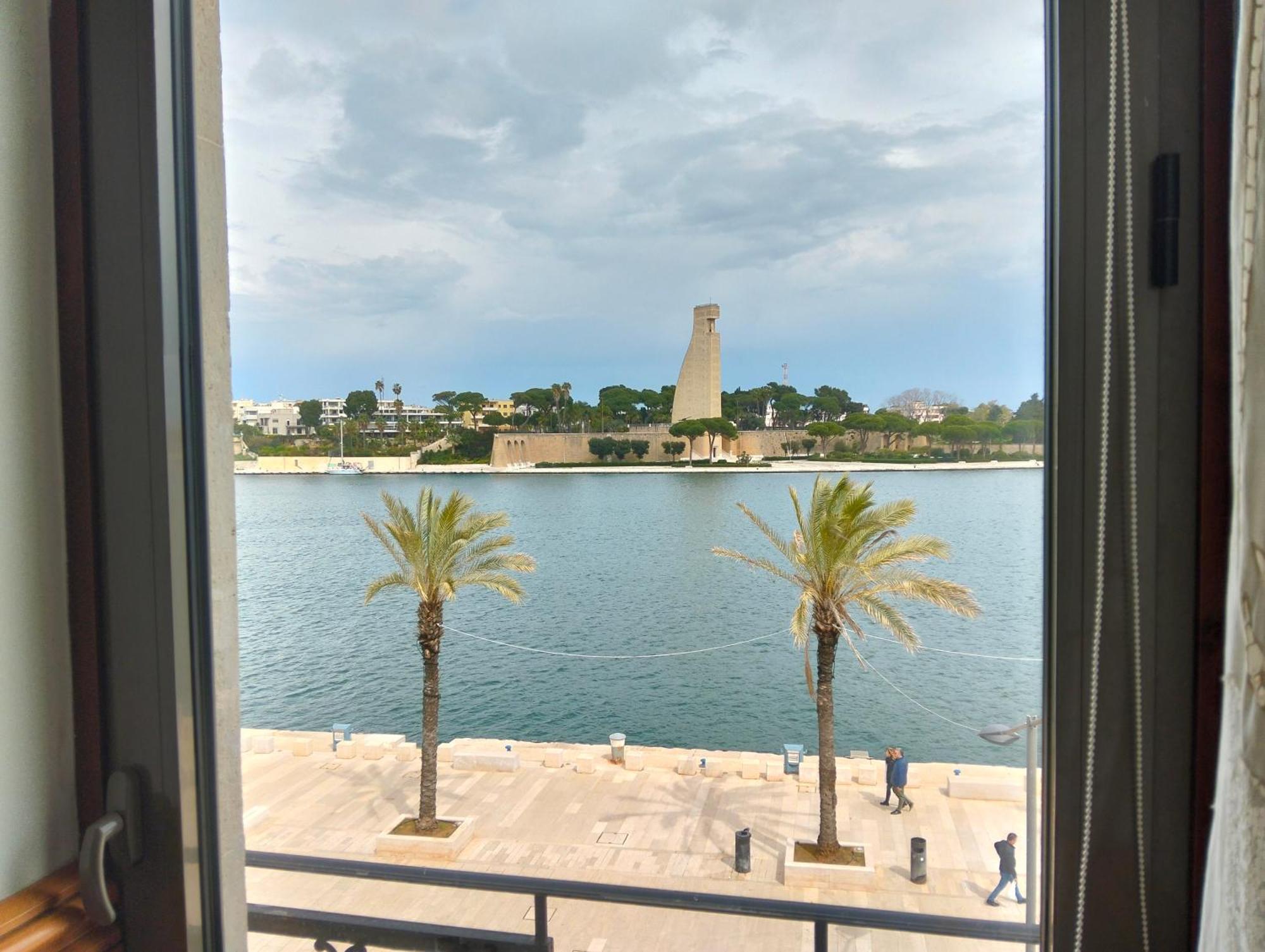 Verso Oriente Brindisi Luaran gambar