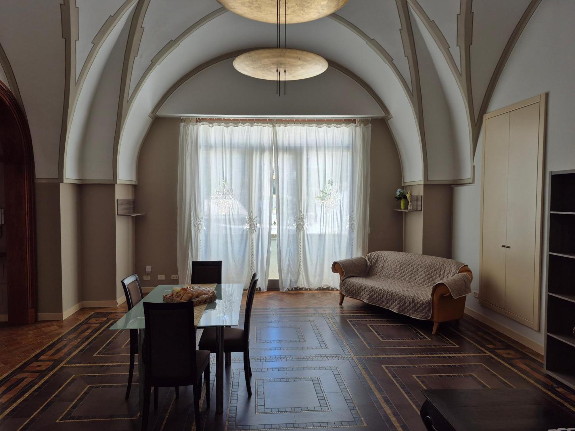 Verso Oriente Brindisi Luaran gambar